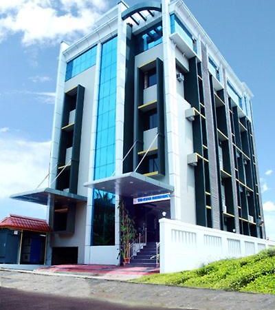 Hotel Tri-Star Residency Kochi Dış mekan fotoğraf