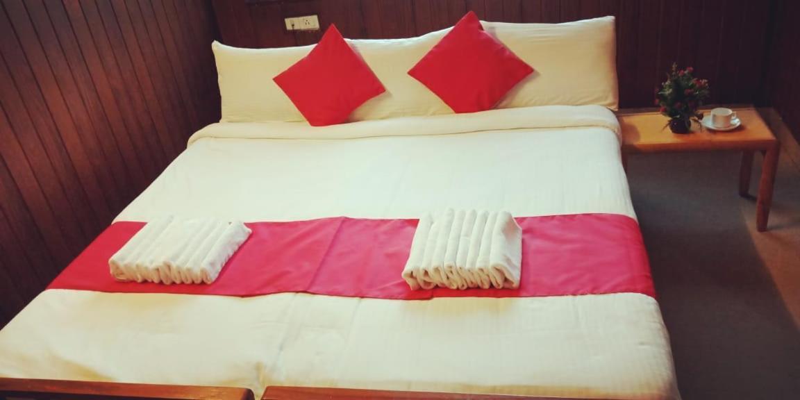 Hotel Tri-Star Residency Kochi Dış mekan fotoğraf